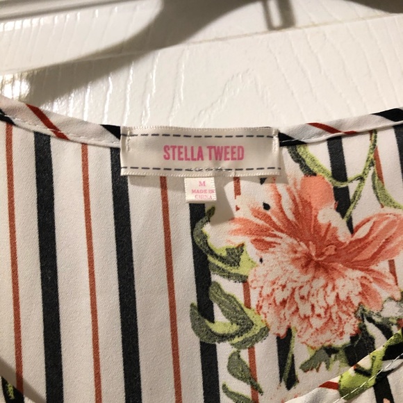 Cold shoulder flowy top! - Picture 4 of 5